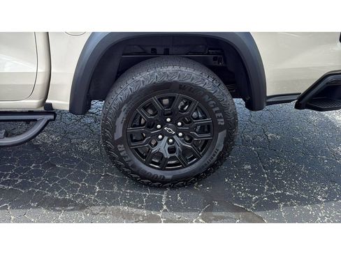Used 2024 Chevrolet Colorado Trail Boss w/ Advanced Trailering Package AWD/4WD image 11