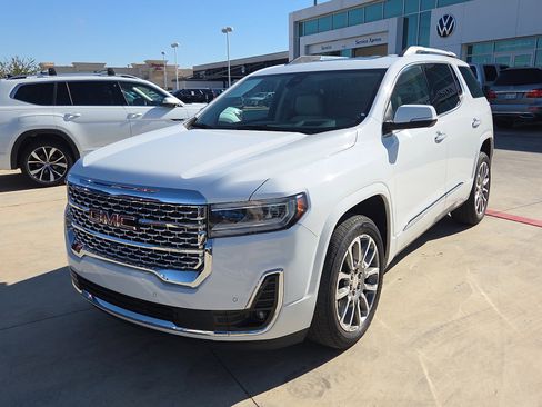Used 2022 GMC Acadia Denali w/ Denali Ultimate Package FWD image 3
