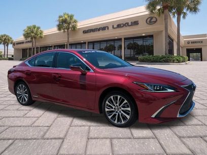 Used 2019 Lexus ES 300h w/ Premium Package
