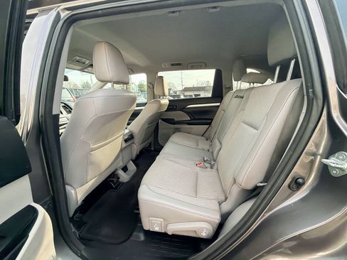 Used 2015 Toyota Highlander Plus AWD/4WD image 11
