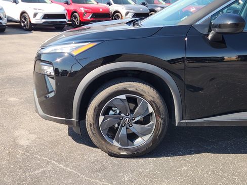 Used 2024 Nissan Rogue SV AWD/4WD image 9