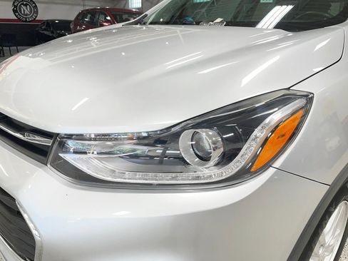 Used 2017 Chevrolet Trax LT w/ LT Convenience Package FWD image 5