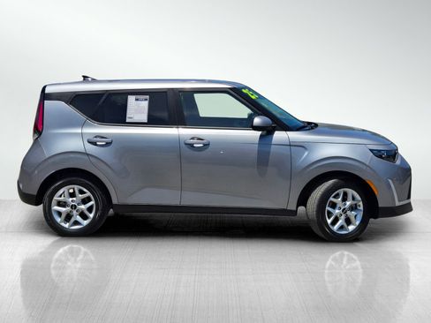 Certified 2025 Kia Soul LX w/ LX Technology Package FWD image 3