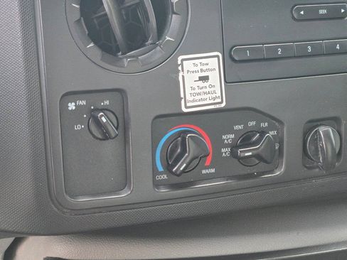 Used 2015 Ford E-350 and Econoline 350 Super Duty RWD image 18