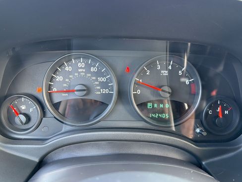 Used 2012 Jeep Compass Latitude FWD image 17