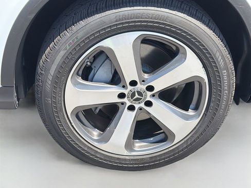 Used 2022 Mercedes-Benz GLC 300 4MATIC w/ Premium Package Lite image 9