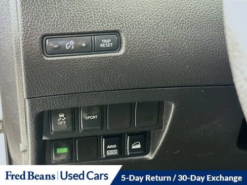 Used 2015 Nissan Rogue SV AWD/4WD image 15