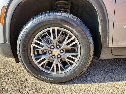 Used 2024 Chevrolet Traverse LT image 11