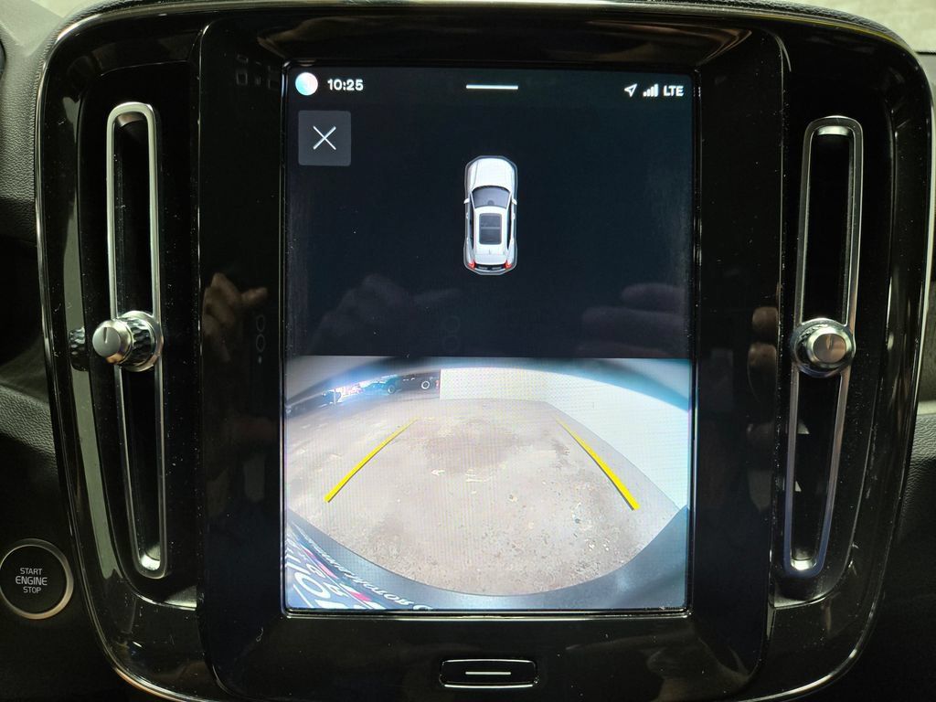 Used 2023 Volvo XC40 B5 Core w/ Climate Package AWD/4WD image 23