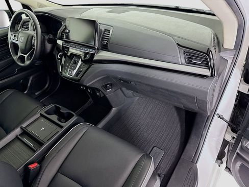 Certified 2025 Honda Odyssey Touring image 17