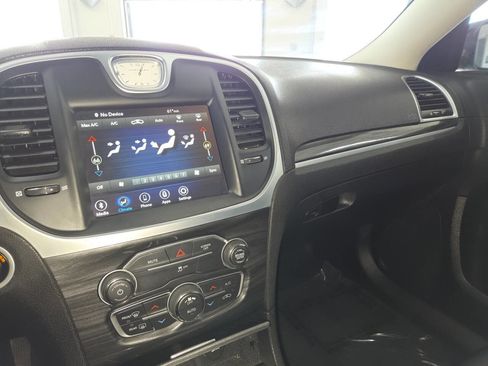 Used 2022 Chrysler 300 Touring w/ Sport Appearance Package RWD image 32