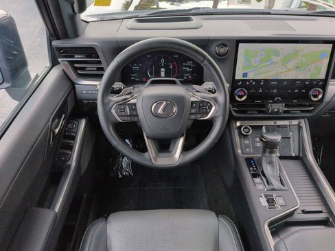 Used 2024 Lexus GX 550 w/ Accessory Package (Z1) AWD/4WD image 16