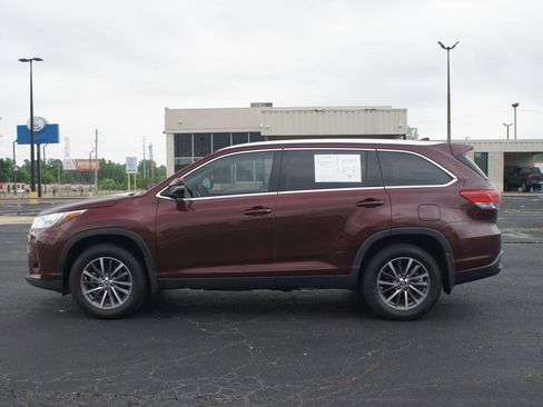Used 2019 Toyota Highlander XLE FWD image 14