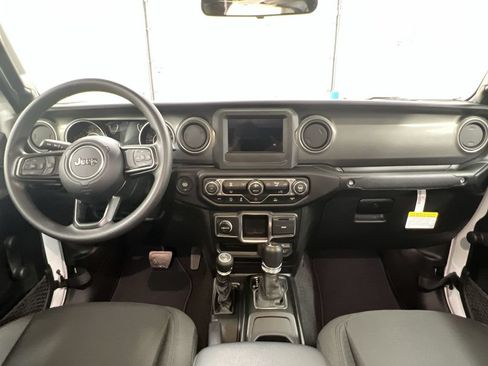 Used 2023 Jeep Gladiator Sport AWD/4WD image 10