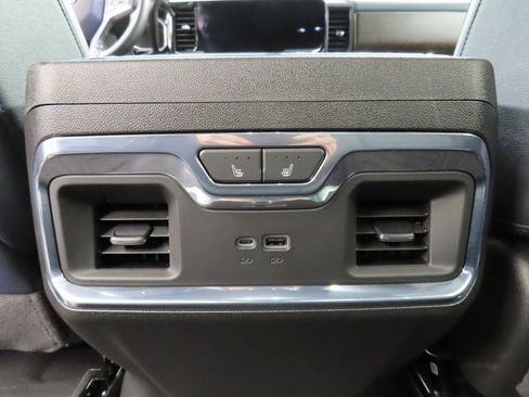 Used 2025 Chevrolet Silverado 2500 High Country w/ High Country Premium Package image 11