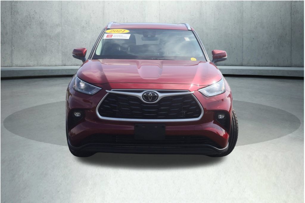 Certified 2021 Toyota Highlander XLE AWD/4WD image 25