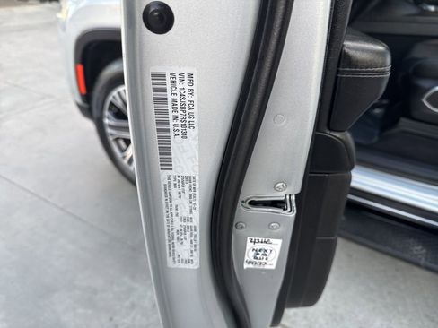 Used 2024 Jeep Wagoneer L Series II w/ Flexible Seating Group AWD/4WD image 26