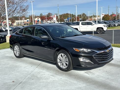 Used 2024 Chevrolet Malibu LT image 2