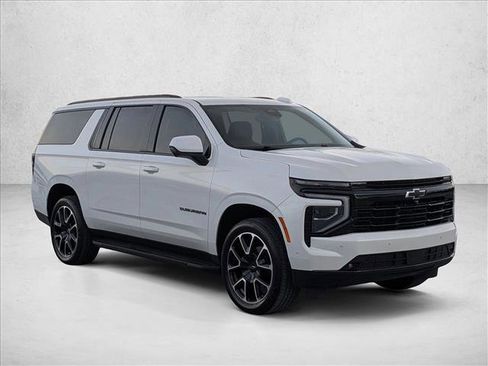 Used 2025 Chevrolet Suburban RST RWD image 3