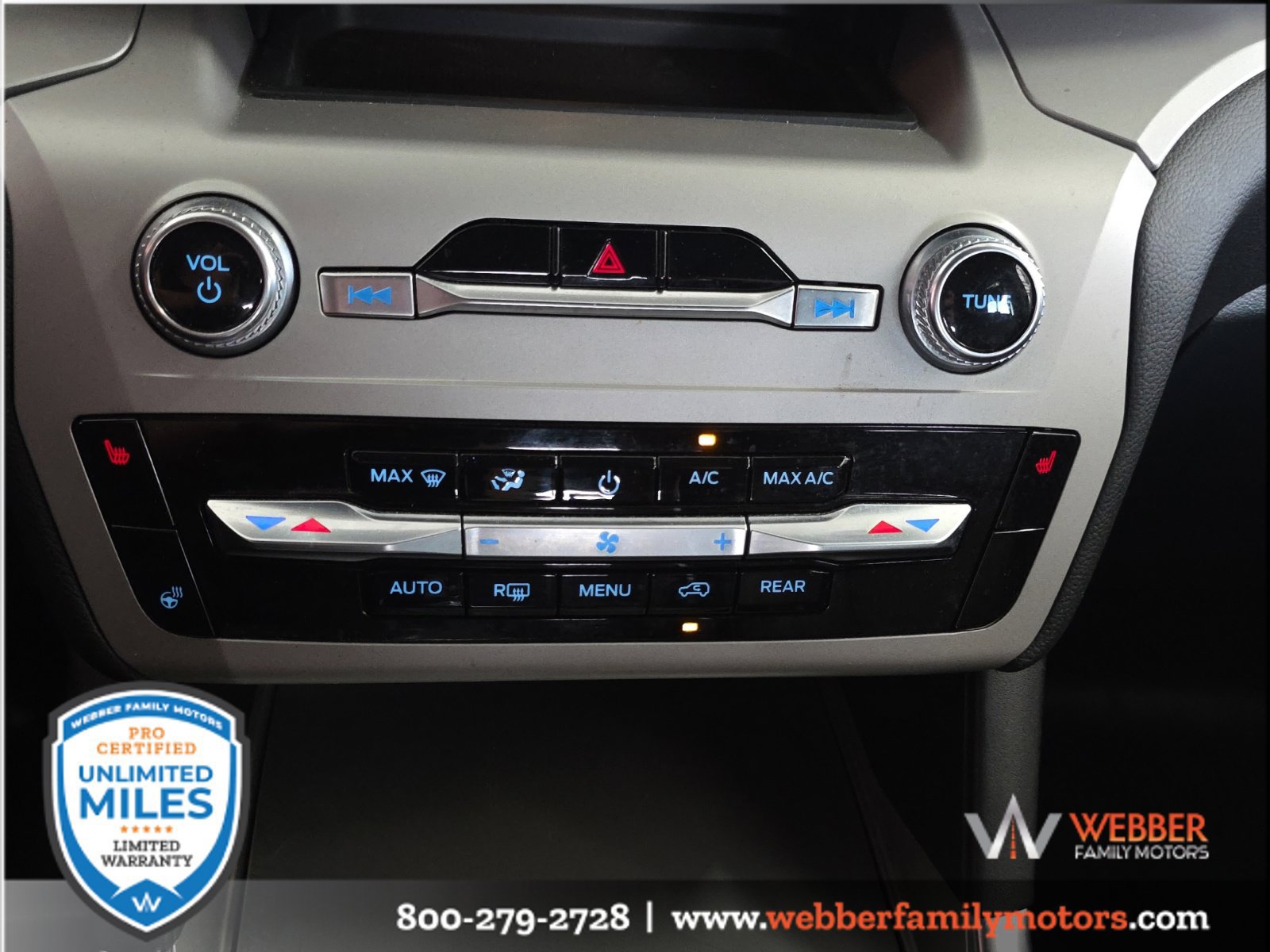 Used 2024 Ford Explorer XLT w/ Equipment Group 202A AWD/4WD image 19