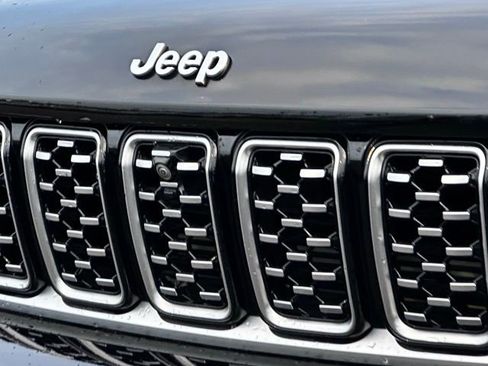 Used 2022 Jeep Grand Cherokee L Summit w/ Luxury Tech Group V image 4