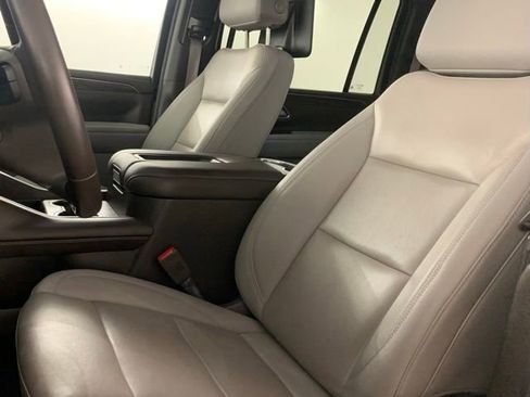Used 2024 Chevrolet Suburban LT w/ Luxury Package RWD image 20