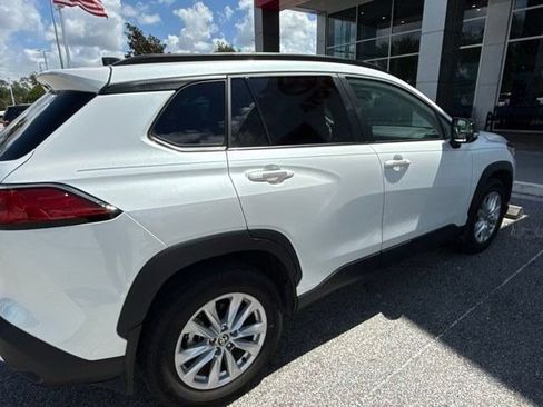 Used 2025 Toyota Corolla Cross LE FWD image 4