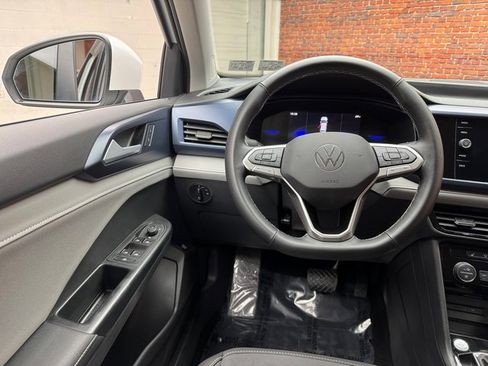 Used 2024 Volkswagen Taos SE image 14