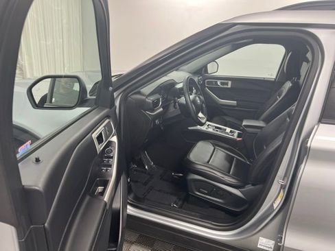 Used 2023 Ford Explorer XLT w/ Equipment Group 202A AWD/4WD image 9