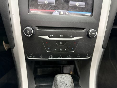 Used 2013 Ford Fusion SE image 17