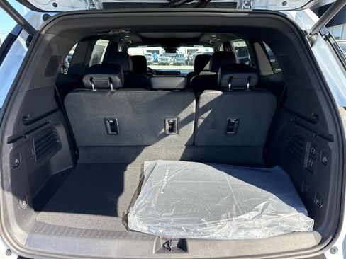 New 2026 GMC Acadia Denali w/ Super Cruise Package AWD/4WD image 12
