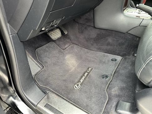 Used 2014 Lexus LX 570 4WD image 18