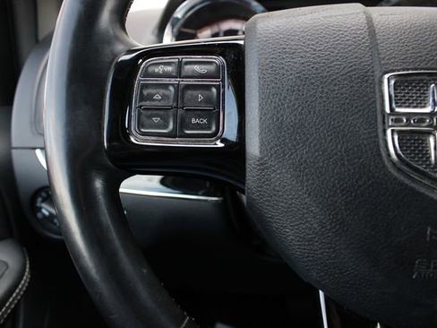 Used 2019 Dodge Grand Caravan SXT w/ Driver Convenience Group image 11