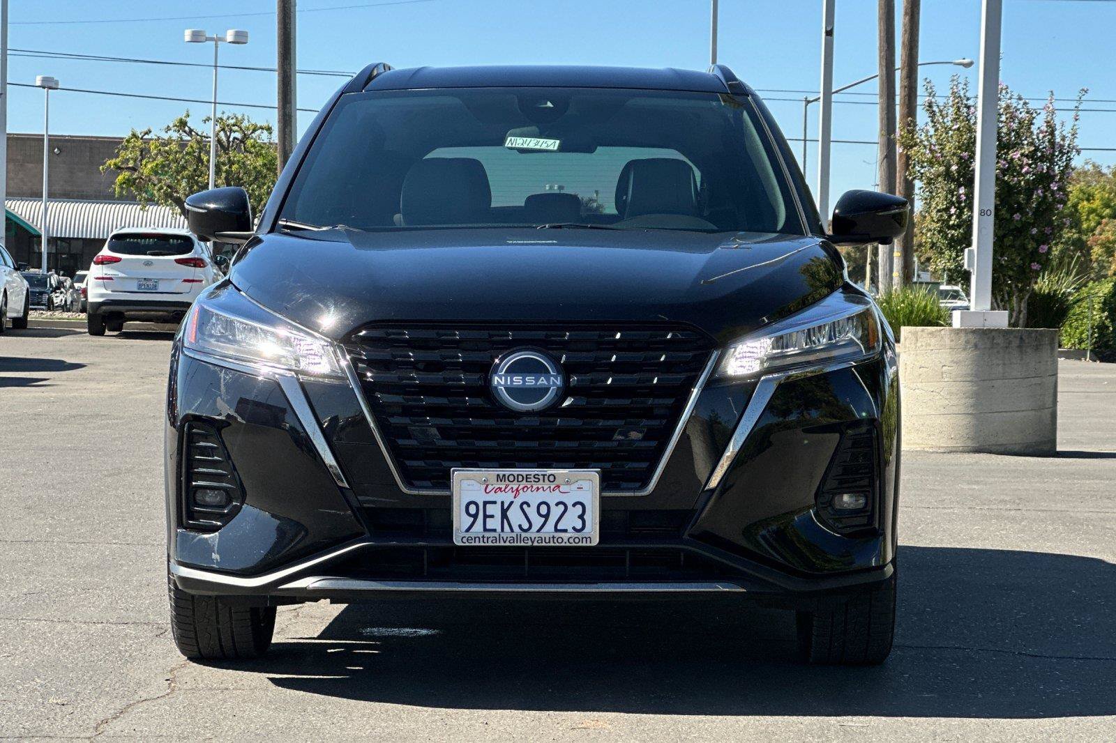 Used 2023 Nissan Kicks SR w/ SR Premium Package FWD image 8