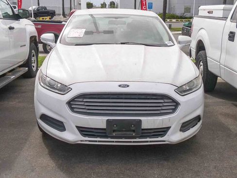 Used 2014 Ford Fusion SE FWD image 2