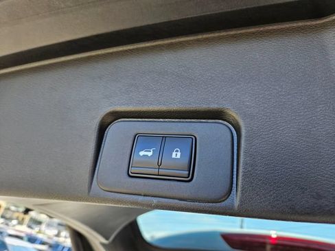 Used 2025 Nissan Rogue SV AWD/4WD image 13