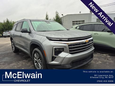 Used 2024 Chevrolet Traverse LT w/ Trailering Package AWD/4WD image 1