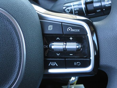 Used 2021 Kia Sorento LX image 14