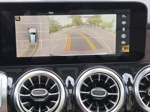 Used 2022 Mercedes-Benz GLB 250 4MATIC image 14