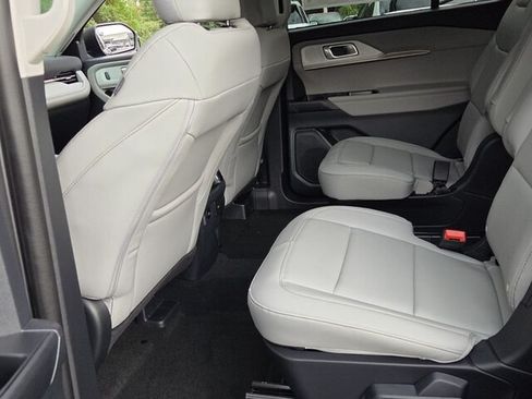 New 2026 Ford Explorer Active w/ Active Comfort Package AWD/4WD image 9