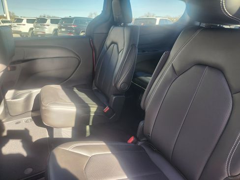 New 2026 Chrysler Voyager LX image 7