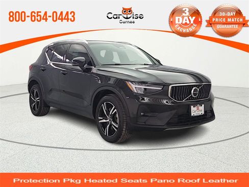 Used 2023 Volvo XC40 B5 Plus image 1