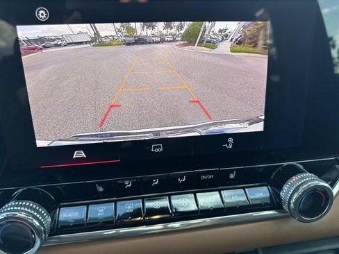 Used 2024 GMC Canyon AT4 image 31