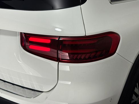 Used 2025 Mercedes-Benz GLB 250 image 34
