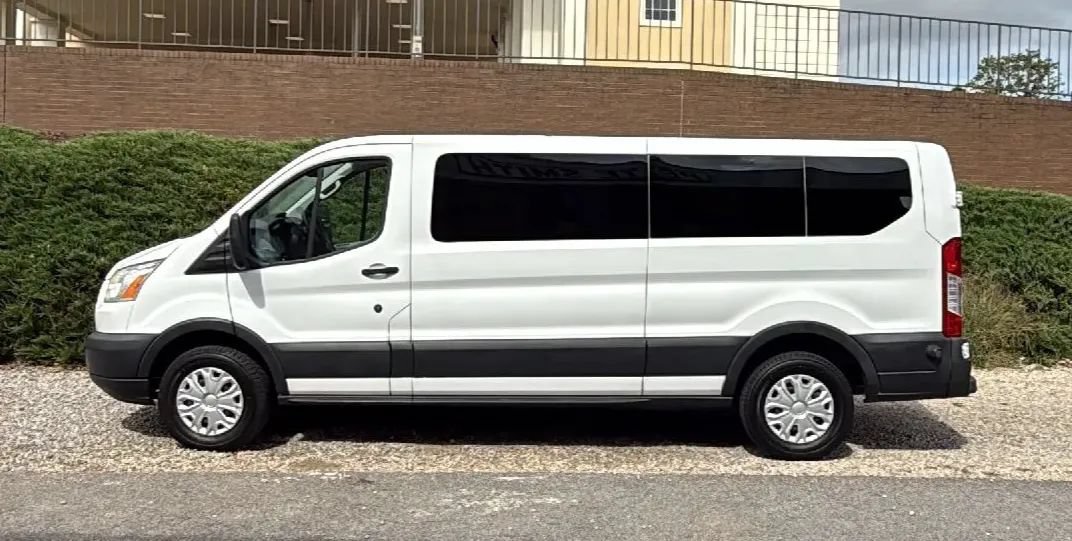 Used 2015 Ford Transit 350 XLT RWD image 3