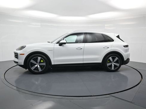 New 2026 Porsche Cayenne S image 2