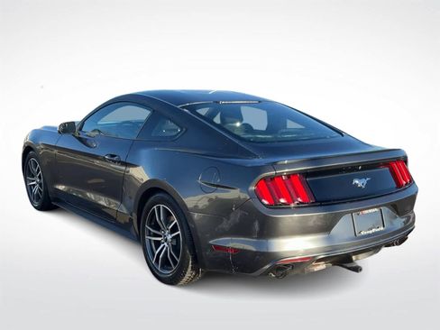 Used 2017 Ford Mustang Coupe image 7