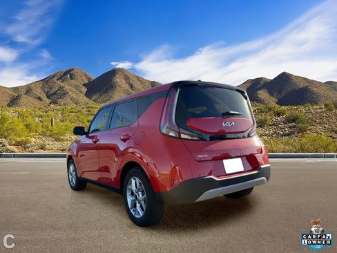 Used 2025 Kia Soul LX w/ LX Technology Package FWD image 3