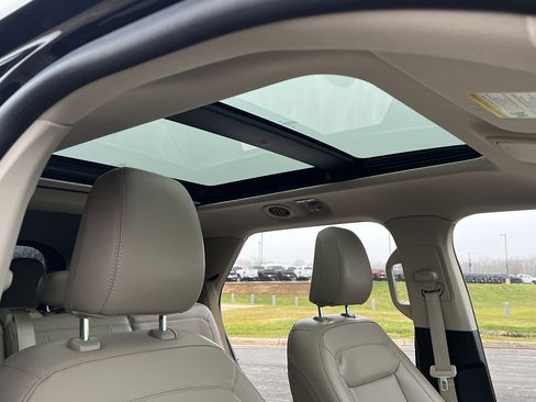 Used 2023 Ford Explorer XLT w/ Equipment Group 202A image 29