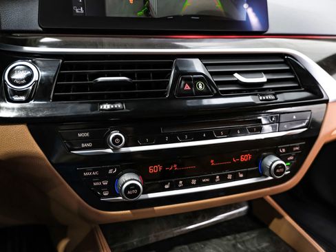 Used 2019 BMW 540i w/ M Sport Package image 34